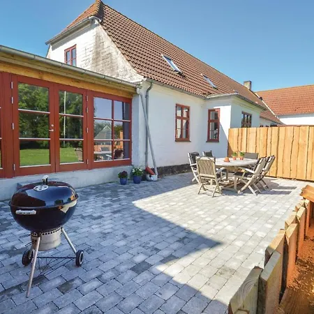 Three-bedroom In Store Heddinge