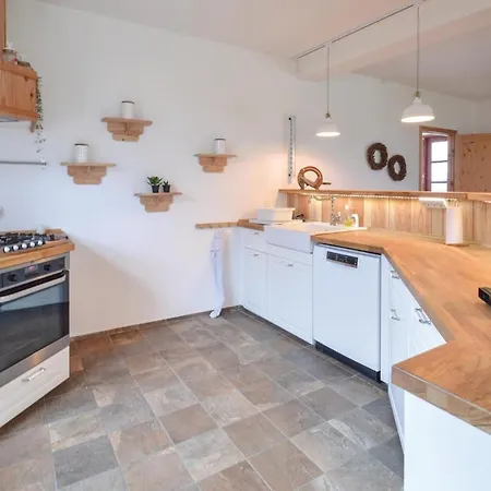 Vakantiehuis Three-bedroom In *