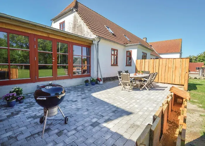 Three-bedroom In Store Heddinge