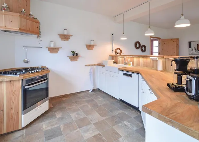 בית נופש Three-bedroom In *